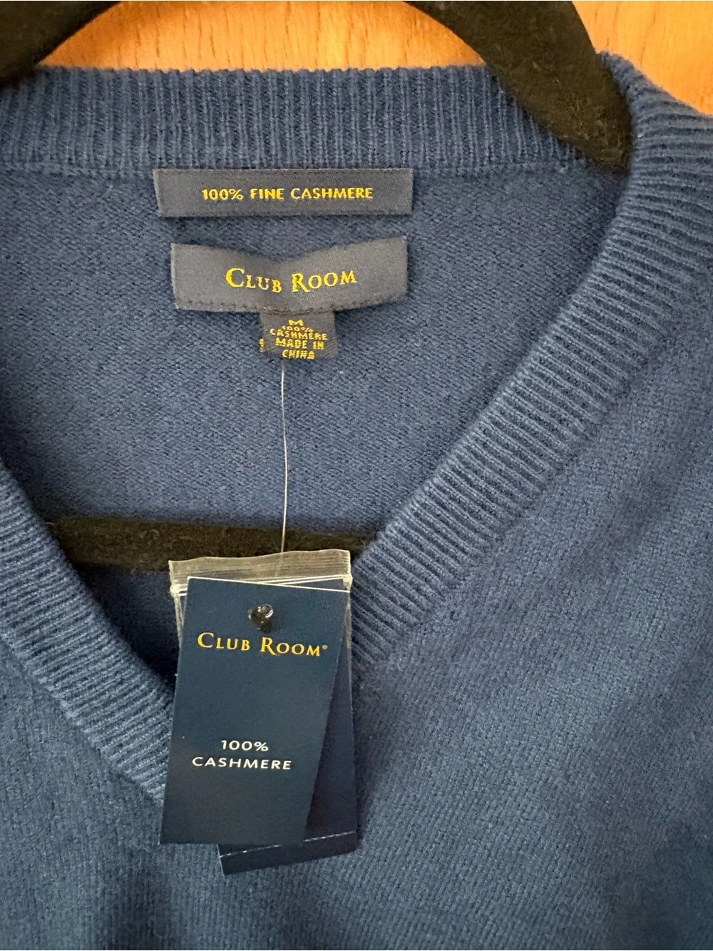 Club Room Men's V-Neck cashmere Sweater in Blue M